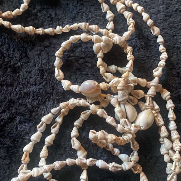 Puka shell macrame plant hanger - Picture 5 of 5